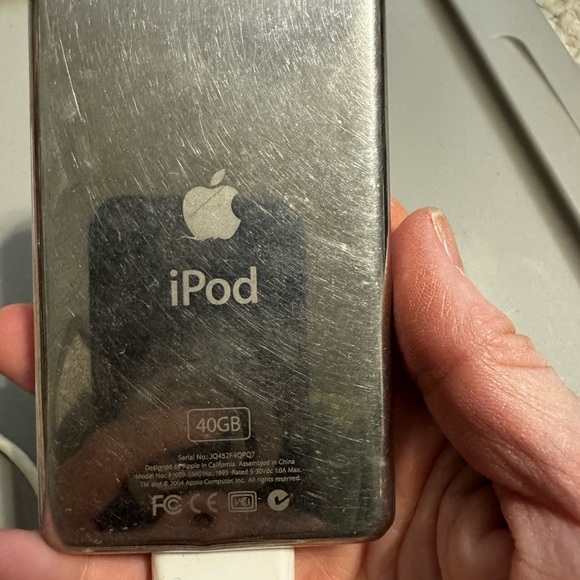 Apple 40 GB iPod 4th Generation Click Wheel Portable Media Player - Picture 5 of 7